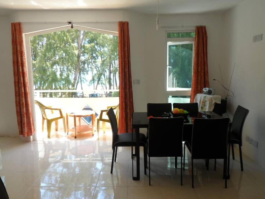 Sea Front 2 Bedrooms Apartment Flic-en-Flacq Extérieur photo